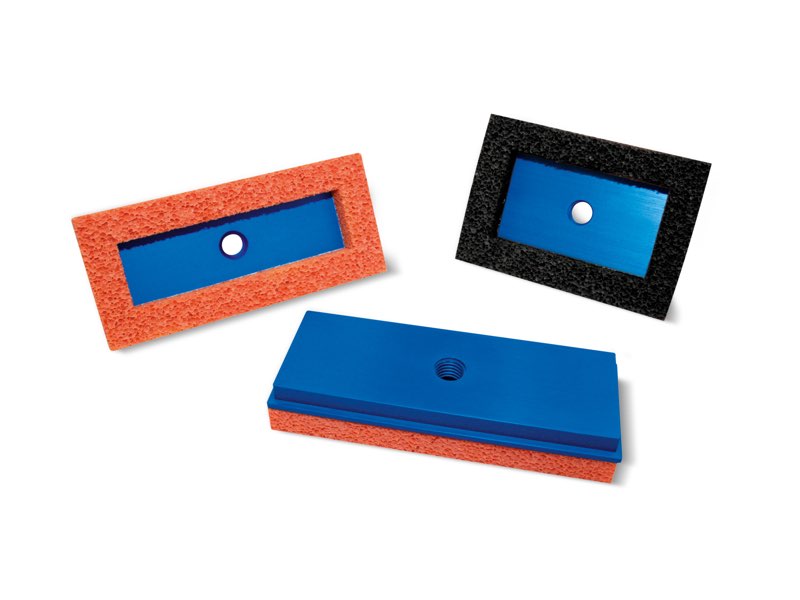 Rechteckige flache sauggreifer aus moosgummi mit zugehörigen halterungen